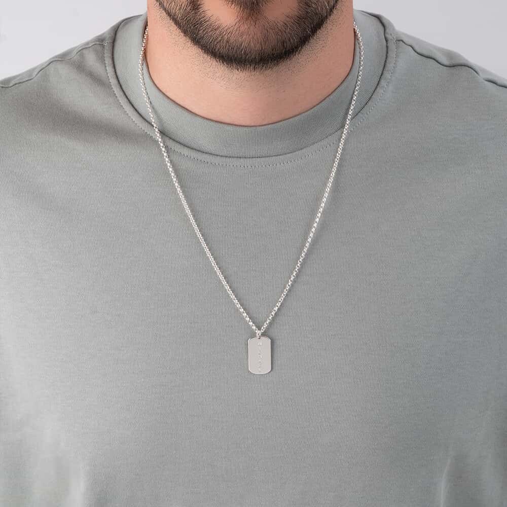 שרשרת פלטה עבה עם שם חרוט לגבר שרשרת פלטה עבה עם שם חרוט לגבר