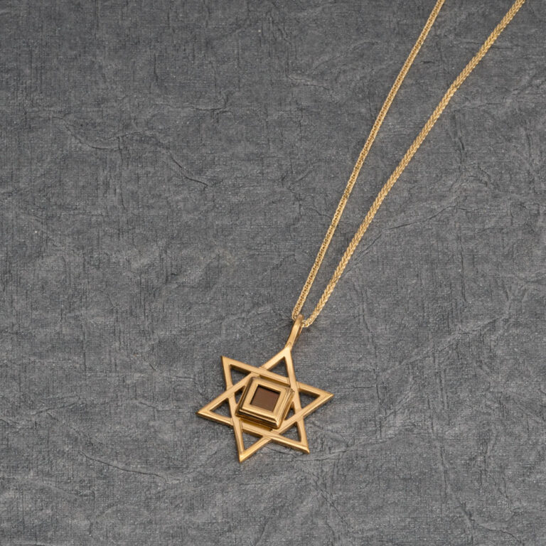 שרשרת מגן דוד עם ננו תנך בגימור לבחירה