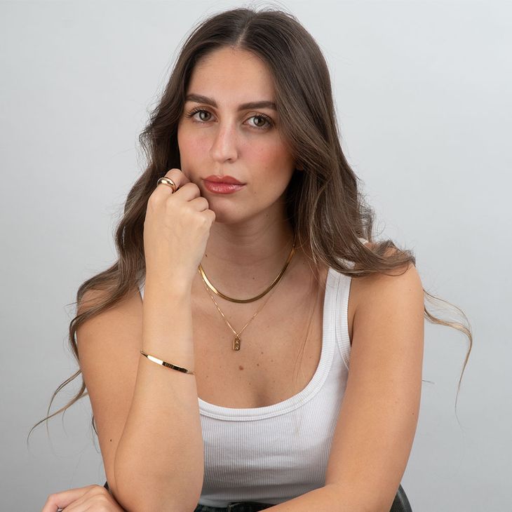 שרשרת בר עדינה עם זוג אותיות אנכיות שרשרת בר עדינה עם זוג אותיות אנכיות